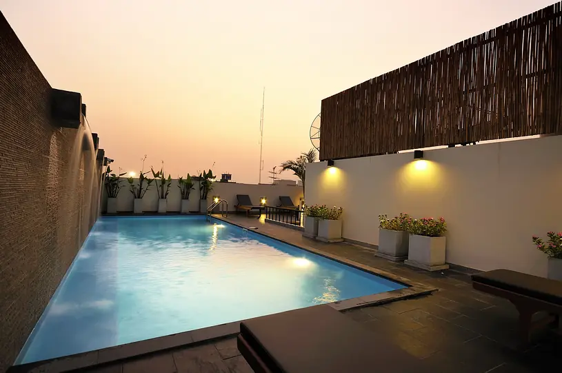 Sleep Withinn Khaosan — สระว่ายน้ำ