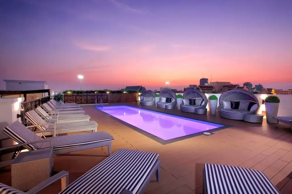 Villa De Khaosan Hotel — สระว่ายน้ำ