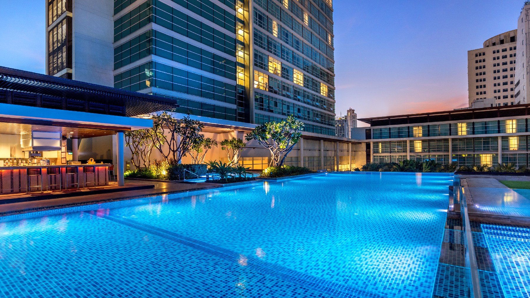 BangkokCityHotelSwimmingPoolFull3 ThaiHotelJobs